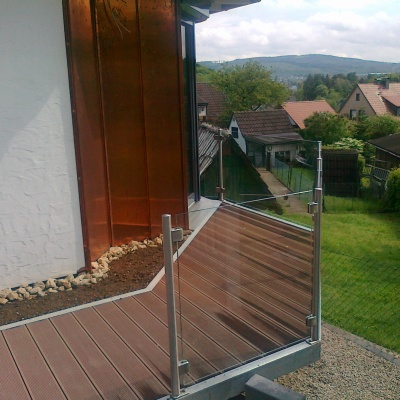 Balkon mit Glasgeländer